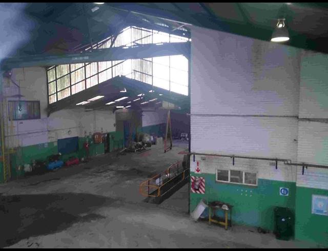 1,150M² FACTORY TO LET IN PAARDEN EILAND